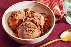 Chocolate Ice Cream Is Even Better Homemade Electric Ice Cream Maker, Breakfast Party Foods, Easy Dinner Casseroles, Ice Cream Base, Breakfast Party, Quick Easy Dinner, Chocolate Ice, Frozen Treat