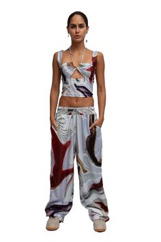 Printed baggy pants. Water-resistant. Oversized fit. Casual Baggy Printed Bottoms, Baggy Printed Pants For Spring, Casual Multicolor Wide-leg Harem Pants, Casual Wide Leg Printed Pants, Chic Printed Pants For Vacation, Chic Printed Vacation Pants, Graphic Print Pants For Summer Loungewear, Summer Graphic Print Pants For Loungewear, Chic Baggy Parachute Pants For Summer