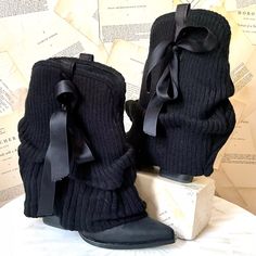 Free People Jeffrey Campbell Understated Leather Center Stage Ballet Boot Foldover Ribbed Sweater With A Feminine Satin Bow Cowboy Foot With A Pull On Styling New Without Box * Size: 37 / 7 Retail Price: $298.00 3.25" Heel * 7.5" Shaft Stockings With Boots, Heals Shoes, Foldover Boots, Goth Fits, Outfit Reference, Rockabilly Wedding, Ballet Boots, Fold Over Boots, Angel Outfit