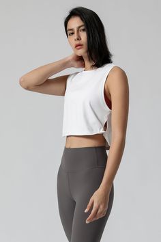 Muskelskjorten har en kul, ermeløs passform med lave ermehull, flate sømmer ved halsen og ermehullene. Laget med nylon og spandex for å gi deg stretchy komfort uansett hva du gjør. Kombiner denne med matchende leggings for en uanstrengt look hele dagen.
Funksjoner:


Crew neck


Ermeløs


Beskåret passform



Stoff:


Lett og behagelig


Hudvennlig
Middels strekk


Pustende
Hurtigtørkende
Svettetransporterende
80 % nylon
20 % Spandex

PASSE:



Avslappet passform og beskåret


Modell info:
Høyde Yoga Tank Top, Muscle Tank Top, Bodysuit Dress, Bottle Sleeves, Yoga Tank, Matching Leggings, Yoga Tank Tops, Muscle Tank Tops, Sleeves Clothing