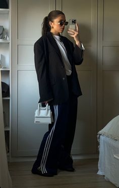 Black Adidas Pants Outfits, Adidas Firebird Pants Outfit, Adidas Trousers Outfit, Ootd Sporty Casual, Adidas Outfit Aesthetic, Adidas Pant, Adidas Track Pants Outfit, Adidas Pants Outfit, Pink Pants Outfit