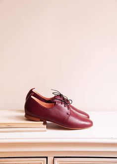 Classic deep burgundy leather Oxford shoes. This pair is the ultimate classic, embracing casual elegance. It matches such a large variety of outfits, absolutely perfect from spring to autumn season. We made our shoes to achieve comfort, durability and high aesthetics. These shoes are truly a wardrobe essential.  * Standard fit & generally runs true to size * The design is super flattering on all feet shapes and sizes * Leather lining with leather soles (3mm) & anti slip rubber heels (6mm) * Slig Classic Red Leather Shoes For Fall, Fall Red Leather Oxfords, Burgundy Leather Sole Loafers For Workwear, Classic Burgundy Pointed Toe Leather Shoes, Burgundy Leather Shoes With Plain Toe, Classic Burgundy Leather Shoes With Rubber Sole, Red Leather Shoes With Rubber Sole For Fall, Red Leather Shoes With Leather Sole For Fall, Burgundy Leather Shoes With Rubber Sole For Business