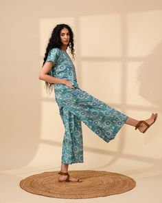 "WIDE LEG PANTS With Pockets | Printed Relaxed Pants | Palazzo Pants | Skirt Like Pants | Loose Linen Trousers | Casual Linen Pants >KNOW YOUR PANTS< - Length of the pants - 36\" (91.50 cm) - If you want to customize the length, please mention in 'Note to seller' section while ordering these     pants. - relaxed fit - available in printed 100% Cotton and Linen blend fabrics  - the model is 172 cm high (regular XS - S) and is wearing size S.  - print in the picture - P30 - (Please choose colors from drop down menu). >FIT< - The pants are of relaxed fit >COLOR< - The pants available in 36 printed cotton fabrics and 40 Linen Cotton Blend Fabrics  - We found out the fabric to be rather hard to photograph to have an exact color for exposure - fabric wrinkles often catches unexpected light and s Cotton Wide Leg Sets With Pockets, Spring High Waist Sets With Pockets, Cotton Culottes With Elastic Waistband, Fitted Cotton Wide-leg Culottes, Fitted Casual Culottes, Casual Cotton Culottes, Fitted Cotton Culottes In Casual Style, Fitted Cotton Culottes Casual Style, Casual Fitted Culottes With Pockets