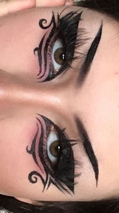 Goth Eyeliner Ideas, Eyeliner Face Art, Goth Eyeliner Looks, Eyeliner Looks Goth, Alt Eye Makeup, Crazy Eyeliner, Punk Eyeliner, Punk Eye Makeup