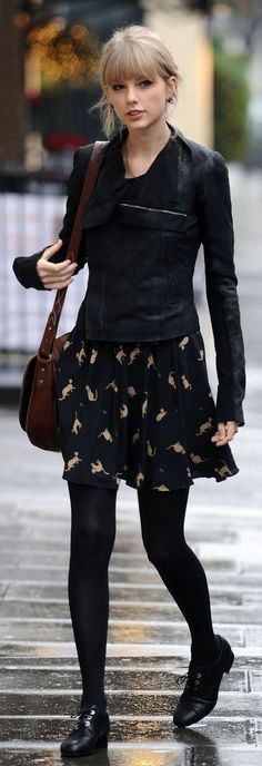 how to wear black oxford shoes and skirt photo Taylor Swift Street Style, Trendy Skirts, Outfit Trends, Taylor Swift Style, Inspired Outfits, Chic Clothes, 가을 패션, Black Tights