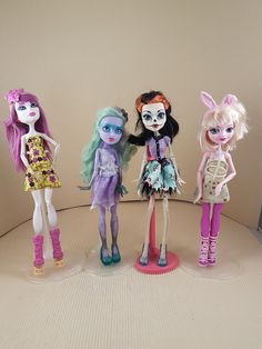 three dolls are standing next to each other