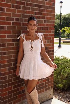 Southern Sweetie Dress Endless Blu Lilac Grey Hair, Classy Cowgirl Outfits, Dress With Cowgirl Boots, Boho Dress Fall, Southern Belle Style, Ranch Dress, Rodeo Dress, Wineries Outfit, White Dresses Graduation