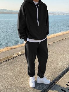 All Black Comfy Outfit Men, Outfit Ideas Men Hoodie, Man Fashion Style Casual, Black Hoodie Outfits Men, Outfit Ideas Hoodie Style Men, Casual Comfy Outfit Men, Outfits Men Sweatpants, Black Outfit Ideas Men, Black Aesthetic Outfits Men