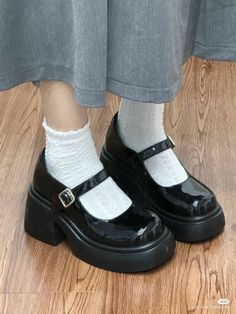 Korean Black Shoes For School, Korean School Shoes, School Shoes Outfit, Black School Shoes, Corset Fashion Outfits, Kasut Wanita, Korean Shoes, Shoes For School, Cottage Vintage