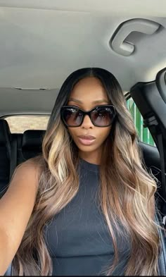 Pic : lzdmre Black Roots Blonde Hair Black Women, Highlight Wig With Layers, Ombre Leave Out Sew In, Blonde Highlights Wigs Black Women, Highlighted Sew In Black Women, Black Hair With Blonde Highlights Black Women, Money Piece Hair Black Women, Ombre Sew In Weave, Sew In Ombre