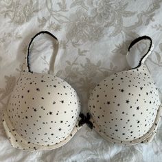 Lovely Cream Colored Bra With Black Stars And And Sparkly Little Rhinestones This Bra Is Like Brand New! Cute Lace Bras, Cute Lounge, Victoria Secret Pink Bras, Spark Up, Bra Sets, Black Stars, Cute Bras, Cute Lingerie, Black Bra