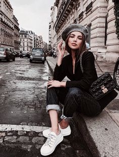 Baret Outfit, Mode Shoes, Spring Trends Outfits, Grey Hat, Paris Mode, Blazer Jeans, Foto Poses