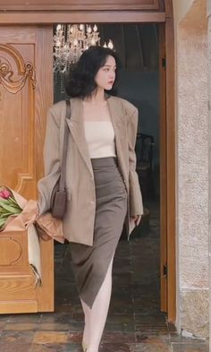 Business Outfit Korean, Korean Classy Outfits For Women, Ootd Aesthetic Vintage, Korean Buissnes Women Outfit, Korean Professional Outfits, Lecturer Outfit Women, Dresses For Work Offices, Korean Office Wear, Korean Business Fashion