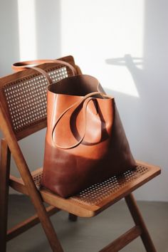 "cognac brown leather tote //  eco leather tote bag // leather purse // vegetable tanned leather // sustainable leather tote bag //conscious Minimal leather tote bag made of high quality cow leather from one of the best known vegetable tanneries in Europe. This leather has a milled surface and is tough and durable and will deepens into a distinctive patina. Our leather purse has plenty of space for your everyday carry items. One inner slip pocket for smartphone, keys...  Details: - 100 % vegetab Handmade Leather Tote Bag, Tan Leather Tote, Soft Leather Tote, Large Leather Bag, Large Leather Tote Bag, Sustainable Leather, Brown Leather Totes, Large Leather Tote