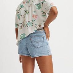 80s Mom Women's Shorts - Light Wash | Levi's® US Levi Shorts Outfit, 80s Mom, Levis Shorts, Fashion Decades, Vintage Levi Shorts, Clothing Wishlist, Levi Jean Shorts, Levis Denim, Stop Talking