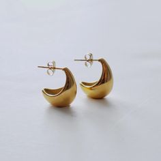 These dome-shaped earrings feature a stylish tapered design that adds a bold statement to any outfit. An ideal statement piece, they make a subtle yet elegant statement that will draw attention without overwhelming. -stainless steel, gold plated Chic Brass Hoop Earrings For Formal Occasions, Trendy Gold Crescent Earrings, Elegant Crescent Hoop Earrings For Everyday, Modern Gold Semi-circle Jewelry, Classic Everyday Plated Earrings, Elegant Semi-circle Metal Jewelry, Trendy Crescent Earrings For Pierced Ears, Elegant Semi-circle Metal Earrings, Elegant Gold Semi-circle Earrings