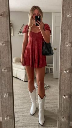 Country Thunder Outfits, Wallen Concert Outfit Ideas, Morgan Wallen Concert Outfit Ideas, Stampede Outfit, Morgan Wallen Concert Outfit, Morgan Wallen Concert, Country Concert Outfit Ideas, Cowgirl Ankle Boots