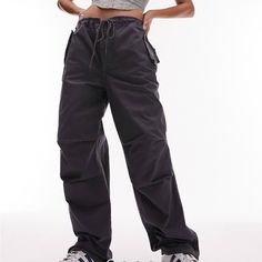 Size 4-6 (Run Big) - Oversized Gray Parachute Pants Trendy Solid Straight Leg Parachute Pants, Spring Baggy Wide-leg Cargo Pants, Streetwear High-waisted Work Pants With Pockets, Solid Color Baggy Wide Leg Parachute Pants, Solid Baggy Wide Leg Parachute Pants, High-waisted Work Pants For Streetwear With Pockets, Trendy Relaxed Fit Straight Leg Parachute Pants, High-waisted Work Pants With Pockets For Streetwear, Solid Color Wide Leg Pants For Streetwear