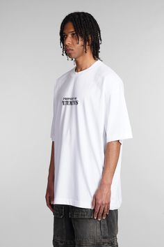 T-Shirt in white cotton, round neck, short sleeves, logo print on front, oversize fit, Made in Portugal, 100% cotton, Model is 1. 83 and wears size S White Boxy Fit T-shirt With Letter Print, White Boxy Fit T-shirt With Text Print, White Boxy Fit Urban T-shirt, White Logo Print T-shirt For Streetwear, White Boxy Fit T-shirt With Graphic Print, White Boxy Fit Crew Neck T-shirt, White Cropped T-shirt With Logo Print, Sporty White Boxy Fit T-shirt, White Boxy Fit Sporty T-shirt