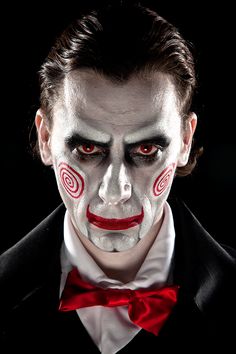 Das Saw Puppen-Gesicht - eine tolle Halloween Schminkidee Halloween Make Up Men Easy, Saw Halloween Costume, Guys Halloween Makeup, Saw Costume, Saw Makeup, Mens Halloween Makeup, Halloween Makeup Diy Easy, Saw Halloween, Disfarces Halloween