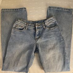 - Never Worn - Great Condition - Accepting Offers Sizing: Rise: 9" Inseam: 29" Waist: 26" 2018 Brandy Melville, Brandy Jeans, Brandy Clothes, Jeans Brandy Melville, Brandy Melville Jeans, Fairytale Art, Medium Wash Jeans, School Fits, Trendy Clothes