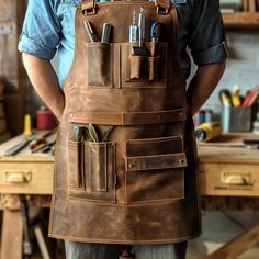 🔨 Meet the Leather Carpenter's Apron: the epitome of craftsmanship and functionality for the modern woodworker! Handcrafted with care and precision, our apron is designed to withstand the rigors of the workshop while exuding timeless style. Leather Workshop Ideas, Leather Projects Ideas, Craftsman Workshop, Leather Tool Roll, Woodworking Apron, Tool Apron, Leather Craft Projects, Tool Roll, Leather Organization