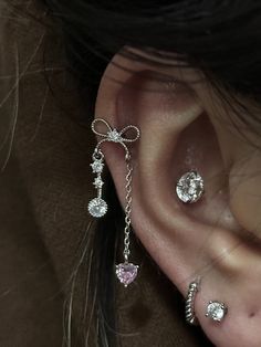 Ear Piercings Two Ears, Butterfly Helix Earrings, Helix Piercings Ideas, Cool Helix Earrings, Ear Piercings Layout, Helix Jewelry Ideas, Minimal Ear Piercings, Cute Helix Earrings, Ear Piercing Ideas Silver