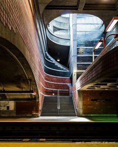 metro station in Montreal, Canada Subway Station Design, Montreal Metro, Galleries Architecture, Subway Station, U Bahn, Space Architecture