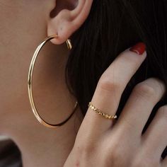 Large Gold Hoop Earrings for Women Lightweight Earrings Waterproof - Tarnish proof Hoops - Different Hoop Earrings Size: 20mm,30mm,40mm,50mm,60mm,70mm - Material: 14k Gold Plated We Sell as a Pair. ✈ SHIPPING: We ship every order on the same day or in one business day ⊹ PACKAGING: ALL jewelry send with a gift box for gifting your loved one Turnaround Times: USA orders: 8/12  Business Days CANADA orders: 10 / 15 Business Days AUSTRALIA orders  10 / 15 Business days  UK orders. 6 / 10 day's Gold Hoop Earrings Big, Big Gold Earrings, Big Hoops Earrings, Big Gold Hoop Earrings, Oversized Hoop Earrings, Golden Hoops, Oversized Earrings, Big Hoop Earrings, Loop Earrings