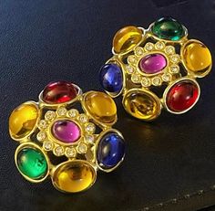 Stunning Vintage Clip On Earrings Decorated with Cabochon Gems and Rhinestones ✨  beautifully design, this lovely pair will definitely highlight and elevate your style 💃  Unique vintage item. Only One Pair! With great collection value ✨ Add them to your closet today! Size: 3.5cm x 3.5cm Luxury Vintage Cabochon Clip-on Earrings, Vintage Clip On Earrings, Vintage Clip, Clip On, Unique Vintage, Clip On Earrings, Favorite Jewelry, Etsy Earrings, Vintage Items