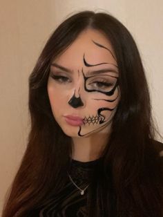 Scary Half Face Makeup, Skeleton Jaw Makeup, Simple Half Skeleton Makeup, Skeleton Makeup Easy Half Face, Half Painted Face Halloween, Skeleton Makeup Half Face Simple, Halloween Makeup Looks Half Face, Skeleton Costume Makeup Simple, Hawollen Makeup