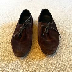 The "Matt" Derby Shoe From Jacques Soloviere Crafted From Brown Suede Leather In One Piece, Creating A Front Pinched Design. Includes Dust Bag And Removable Suede Kilties Which Can Be Laced In As Shown In Last Photo Derby Shoes, Brown Suede, Suede Leather, Derby, Dust Bag, Men's Shoes, Man Shop, 10 Things, Leather