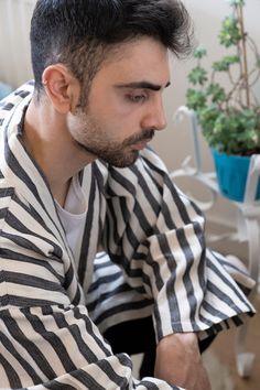 %100 Pure natural Turkish Cotton unisex Bathrobe Highly absorbant, lightweight. Machine washable warm/cold. Small to 3XLarge sizes You may also order luxurious gift boxes via the link below; https://www.etsy.com/listing/916109929/luxurious-gift-boxes?ref=shop_home_active_1&frs=1 Striped Long Sleeve Robe For Loungewear, Oversized Cotton Casual Robe, White Cotton Relaxed Fit Robe, Oversized Cotton Robe For Home, Cotton Bathrobe, Gown Photos, Women's Robe, Dressing Gown, Gift Boxes