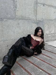 How To Style Black Corset, B.a.p.s Movie Outfits, Gothic Romantic Outfits, Vampire Aesthetic Outfit Woman, Vampire Outfit Modern, Female Goth Outfits, Vampire Outfit Women, Vampire Core Aesthetic Outfits, Romantic Gothic Outfits