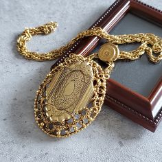 Vintage oval locket necklace with photo.  Metal - gold-tone jewelry metal Stone -  Size - pendant 2 1/2''-2'', chain 24'' Mark - Florenza Circa the 1960s -70s Condition -  vintage good condition.  PLEASE NOTE: Vintage jewelry can show signs of wear and discoloration or chipped metal consistent with age. Please look at the pictures carefully. Most were purchased at estate sales, auctions, etc. so they could need cleaning. If you need additional pictures or have questions, please contact me prior Antique Gold Medallion Necklace For Gift, Gold Locket Necklace With Vintage Charm, Gold Pendant Locket Necklace With Vintage Charm, Elegant Gold Locket Necklace, Gold Oval Link Necklace For Wedding, Ornate Oval Pendant Necklace With Vintage Charm, Metal Medallion Necklace With Locket, Metal Medallion Pendant Necklace With Locket, Gold Medallion Necklace With Vintage Charm