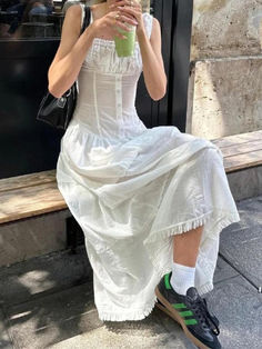 French Pleated Lace Up Layered Midi Dress - AnotherChill White Maxi Dress Summer, White Spaghetti Strap Dress, Simple Evening Dress, Streetwear Dress, Prom Dresses Simple, Cooler Style, Casual Beach Wear, Waist Corset, White Spaghetti Strap