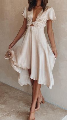 Sunny Daze Dress - Champagne – Billy J Dress Champagne, 2024 Outfits, Woman Clothes, Spring Clothes, Kleidung Diy, Flowy Skirt, Inspiration Mode, Looks Style, Mode Inspiration