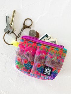 Mini Puffy Coin Purse Key Clip - Rainbow Border-view 1 Keys Aesthetic, Pink Wishlist, Car Finds, Rainbow Border, Keychain Pouch, Coin Purse Keychain, Mini Coin Purse, Quilted Backpack, Key Clip