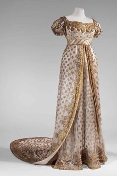 court dress was worn by Aimee Leclerc, wife of Maréchal Davout, the Princess d'Eckmühl, to Napoleon and Josephine's wedding Fantasy Outfits, Court Dresses, Royal Jewels, Fantasy Clothing, The Princess, Vintage Clothing, Fanfiction