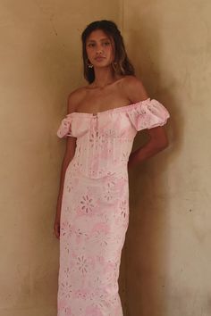 Jhene Dress Off Shoulder Sleeves, Street Clothing, Sabo Skirt, Midi Length Skirts, Street Outfit, Ruffle Trim, Shoulder Sleeve, No Frills, Midi Length