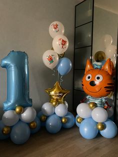 balloons and heliums are arranged in the shape of animals