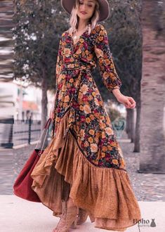 Try this boho maxi dress that comes with a nice floor length with long sleeves and gorgeous floral prints! Size chart: Want to see more boho styles? Explore our full selection of Boho Dresses! Stile Boho Chic, Floral Silhouette, Populaire Outfits, Dress Sleeve Styles, Ruffles Fashion, Printed Long Dresses, Vintage Material, Ținută Casual, Vestidos Vintage