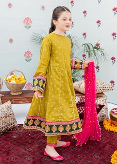 Contrast Dress Design, Flowy Silhouettes, Long Frocks For Girls, Dress Design Pakistani, Lawn Work, Girls Clothes Patterns, Beautiful Henna, Shirt Trouser