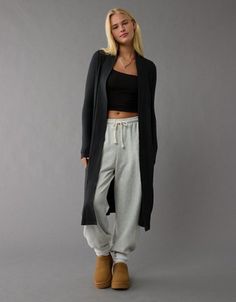 A dramatic take on your go-to cardigan. Duster Cardigan Outfit, Duster Cardigan, Cardigan Outfits, Women's Jeans, Oversized Tshirt, Sweater Outfits, American Eagle Outfitters, American Eagle, Outfit Inspirations