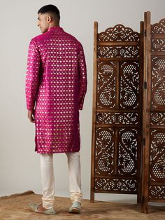 VASTRAMAY Men's Dark Pink Foil Printed Kurta With Cream Pyjama Set This elegant set from VASTRAMAY is perfect for festive occasions and special events. The dark pink kurta is adorned with intricate foil prints, adding a touch of sophistication, while the cream pyjama complements the kurta beautifully. Ideal for a traditional yet stylish look. Key Features Stylish foil print design on kurta Comfortable fit with cream pyjama Perfect for festive and special occasions Traditional yet trendy appearan Foil Prints, Pink Kurta, Pink Foil, Elegant Sets, Pyjama Set, Printed Sleeves, Size Pattern, Foil Print, Mandarin Collar