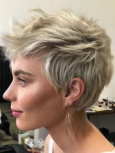 30 Stunning Short Hair With Layers Ideas - Glamour Corner Kort Pixie, Fine Hair Styles For Women, Texture Spray, Fabulous Hair, Pixie Haircut For Thick Hair, Penteado Cabelo Curto, Short Pixie Haircuts