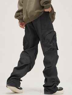 Pants with large pockets are a popular trend in casual fashion, and these cargo pants are no exception. The design includes several roomy pockets, perfect for carrying all of your essentials while on the go. The wrinkled texture gives the pants a relaxed, laid-back feel, while the straight cut ensures a classic and timeless look.
Material: 100% Polyester.
Clothing details: Wrinkle.

MODEL INFO
Female 5'4 (162cm) 110 lbs (50kg) Size: S
Male 5'10 (178cm) 150 lbs (68kg) Size: L
SIZE GUIDE Aelfric Eden, Top Streetwear Brands, Hip Hop Pants, 110 Lbs, Streetwear Aesthetic, Clothing Details, Off Grid, The Urban, Street Style Outfit