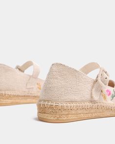 I present to you the Mary Janes that everyone will ask you about. 
Made with a natural cotton fabric and decorative embroidery on the toe, this espadrille combines elegance and comfort. In addition, its lining is also made of cotton fabric to give you a comfortable and breathable experience. 
The sole of these shoes is padded with foam and lined with natural cowhide to ensure that your feet are comfortable and breathe properly. You won't want to take them off all day! 
Its sole is made with a s Spring Embroidered Round Toe Espadrilles, Casual Embroidered Espadrilles For Spring, Spring Embroidered Slip-on Espadrilles, Embroidered Slip-on Espadrilles For Spring, Cotton Slip-on Espadrilles For Spring, Comfortable Cotton Espadrilles For Spring, Summer Embroidered Espadrilles With Round Toe, Casual Embroidered Closed Toe Espadrilles, Spring Vacation Cotton Espadrilles