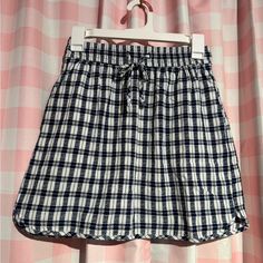 Simple And Sporty, This Pull-On Mini Skirt Has A Drawstring Waist, Curved Hems Andyour Favoritepockets (!). In A Fun, Textured Gingham Print, It's Easy To Dress Up With Sandals Or Down With Sneaks. New With Tag! Sold Out On Madewell Website. Questions? Comment Below! Casual Plaid Mini Skirt Skort, Casual Plaid Mini Skort, Casual Plaid Mini Skirt With Lined Detail, Casual Plaid Mini Skirt With Lining, Casual Plaid Cotton Mini Skirt, Casual Plaid Skirted Skort, Casual Plaid Mini Bottoms, Casual Cotton Plaid Skirt, Casual Mini Skirt For Daywear