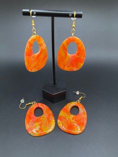 Pictures don't do these fiery orange handmade earrings justice!  Very cool!! Nickel free findings Handmade Clay Earrings, Cute Gifts For Her, Blue Dangle Earrings, Spring Earrings, Agate Earrings, Summer Earring, Handmade Clay, Orange Gold, Polymer Clay Earrings